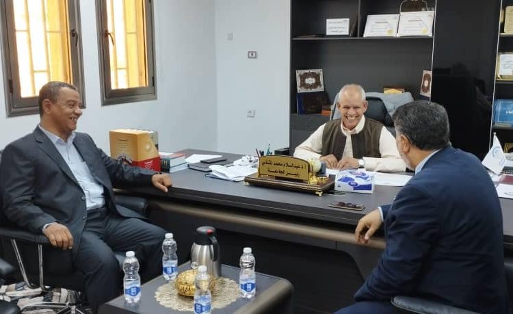 زيارة مدير إدارة تعليم واندماج الفئات الخاصة بوزارة التعليم العالي والبحث العلمي لجامعة وادي الشاطئ الثلاثاء 2024/7/9