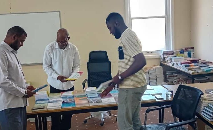 تزويد بعض الكتب لإدارة المكتبات و المطبوعات والنشر بجامعة وادي الشاطئ  الخميس  25\7\2024 م