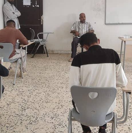  الامتحانات النهائية لطلاب كلية الاقتصاد والعلوم السياسية