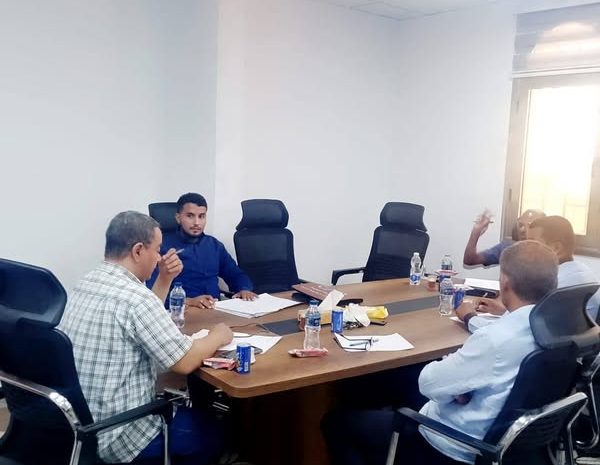 الاجتماع الثاني لتنظيم عمل المختبرات والمعامل الخدمية بجامعة وادي الشاطئ