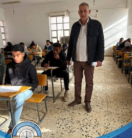  متابعة سير الامتحانات النصفية لكلية القانون