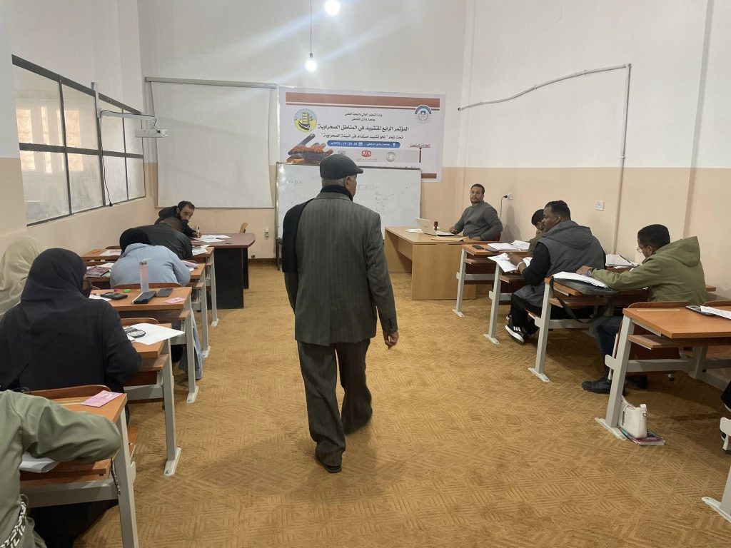 متابعة سير امتحانات نهاية الفصل لطلبة الدرجة العالية ( الماجستير) بكلية الهندسة وتأكيد الاهتمام ببرامج الدراسات العليا