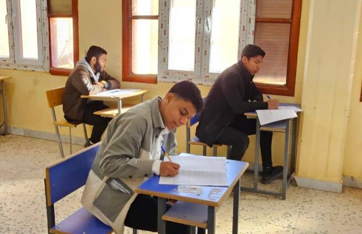  استمرار الامتحانات النهائية للطلاب بكلية الاقتصاد والعلوم السياسية