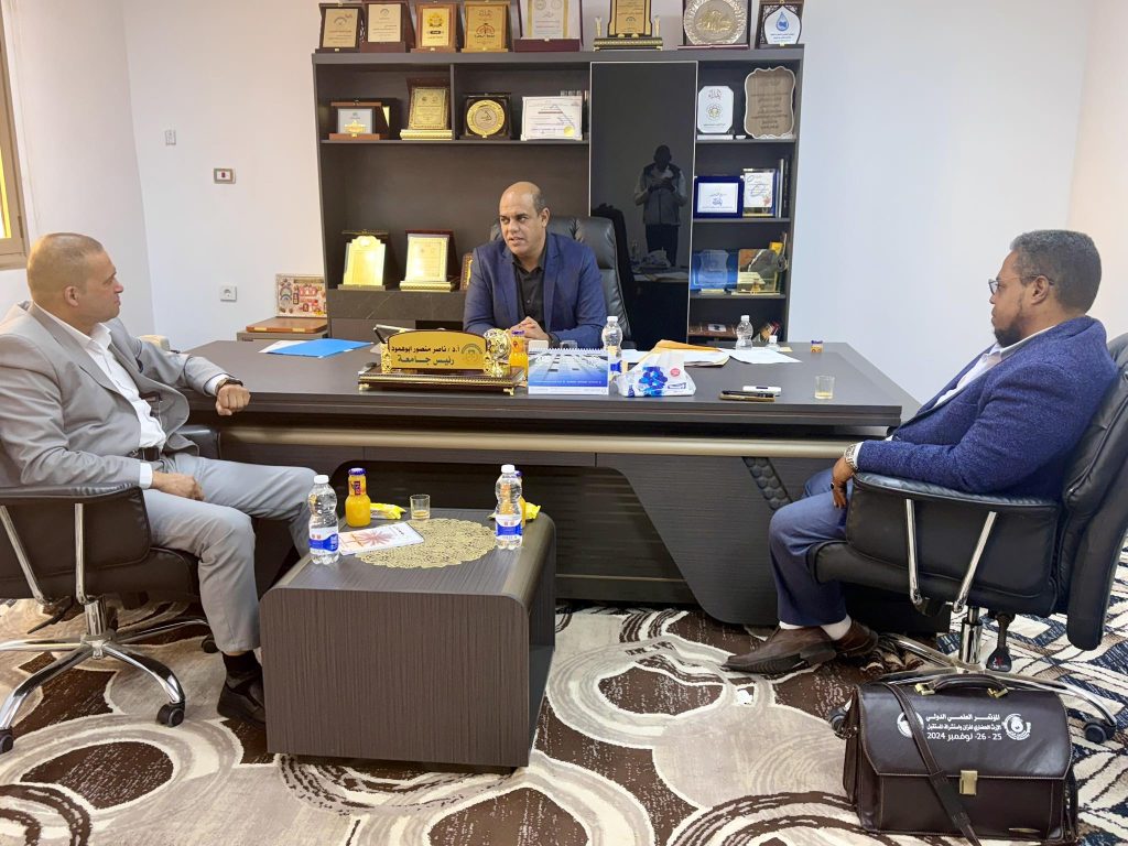 زيارة وفد من جامعة فزان لجامعة وادي الشاطئ