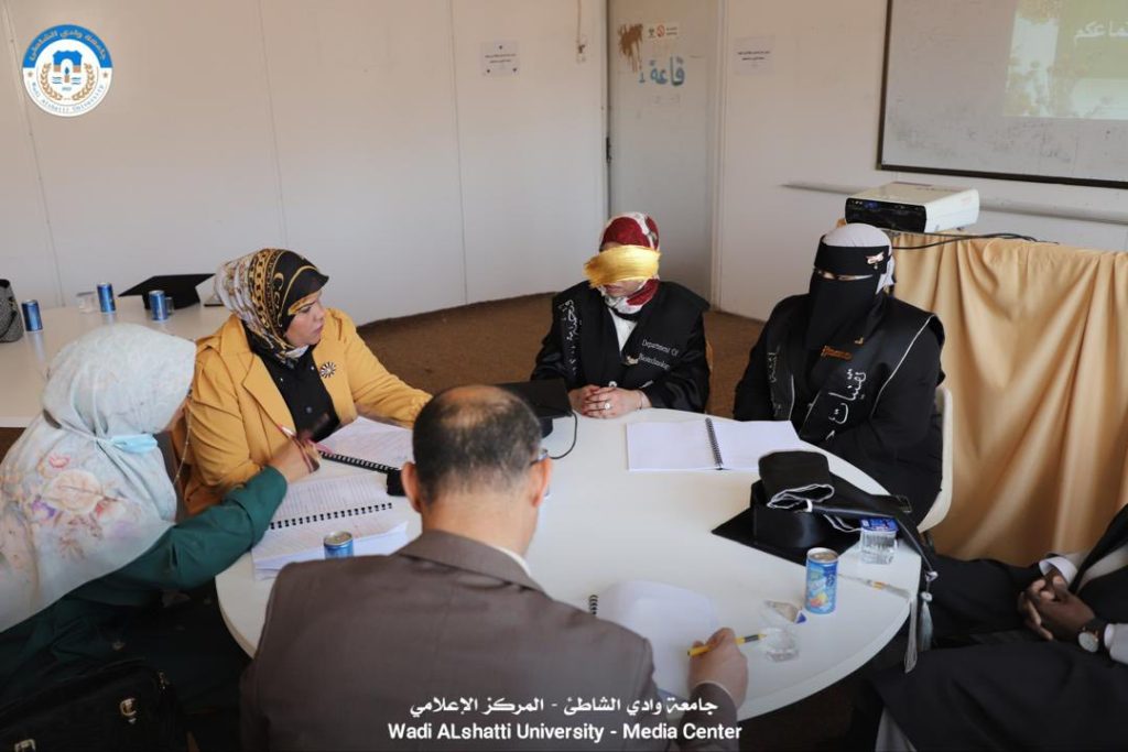 مناقشة بحوث تخرج أول دفعة من طلبة كلية العلوم