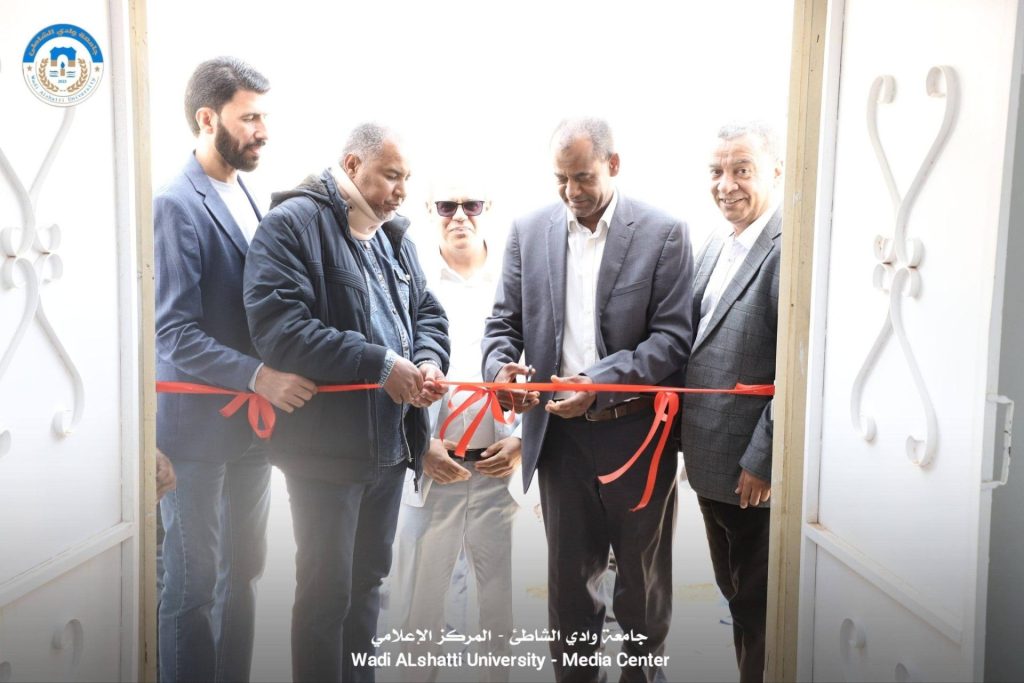 جولة ميدانية لرئيس جامعة وادي الشاطئ تتوج بتدشين مبنى الأقسام العلمية وافتتاح معمل الحاسوب الثاني بكلية تقنية المعلومات