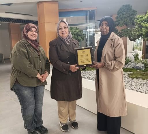  زيارة مديرة المكتبة المركزية بجامعة وادي الشاطئ إلى جامعة بنغازي لتعزيز التعاون المشترك