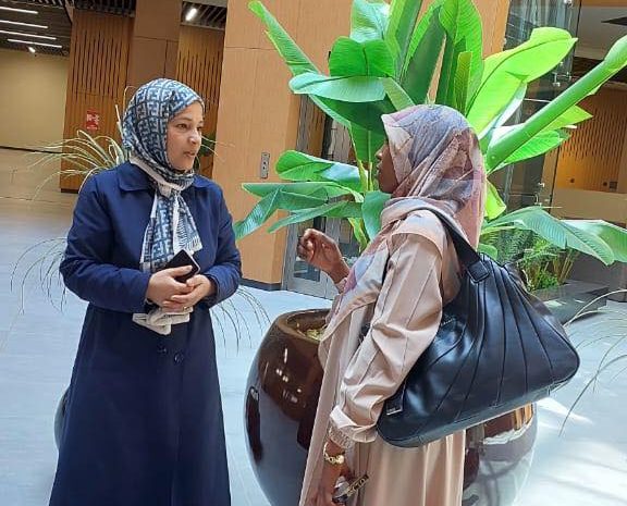  زيارة علمية لمديرة المكتبة المركزية بجامعة وادي الشاطئ إلى مكتبة جامعة بنغازي لتعزيز التعاون وتبادل الخبرات