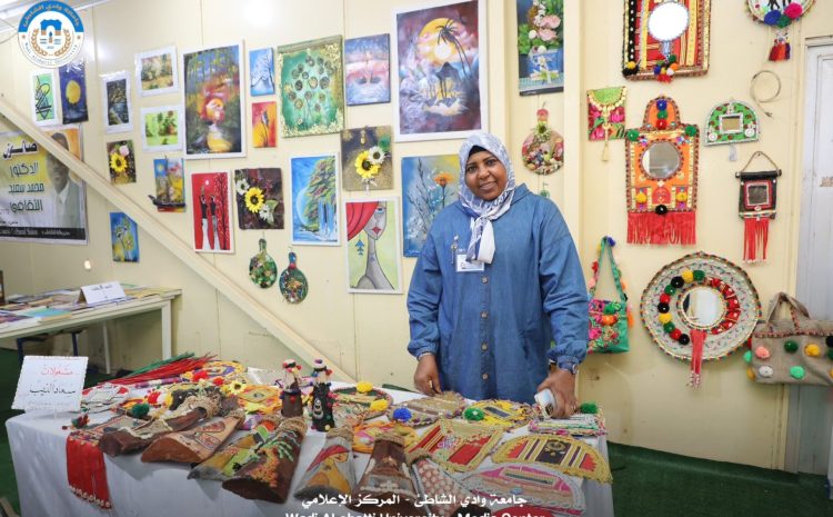  إقامة معرض فني للأستاذة سعاد الذيب