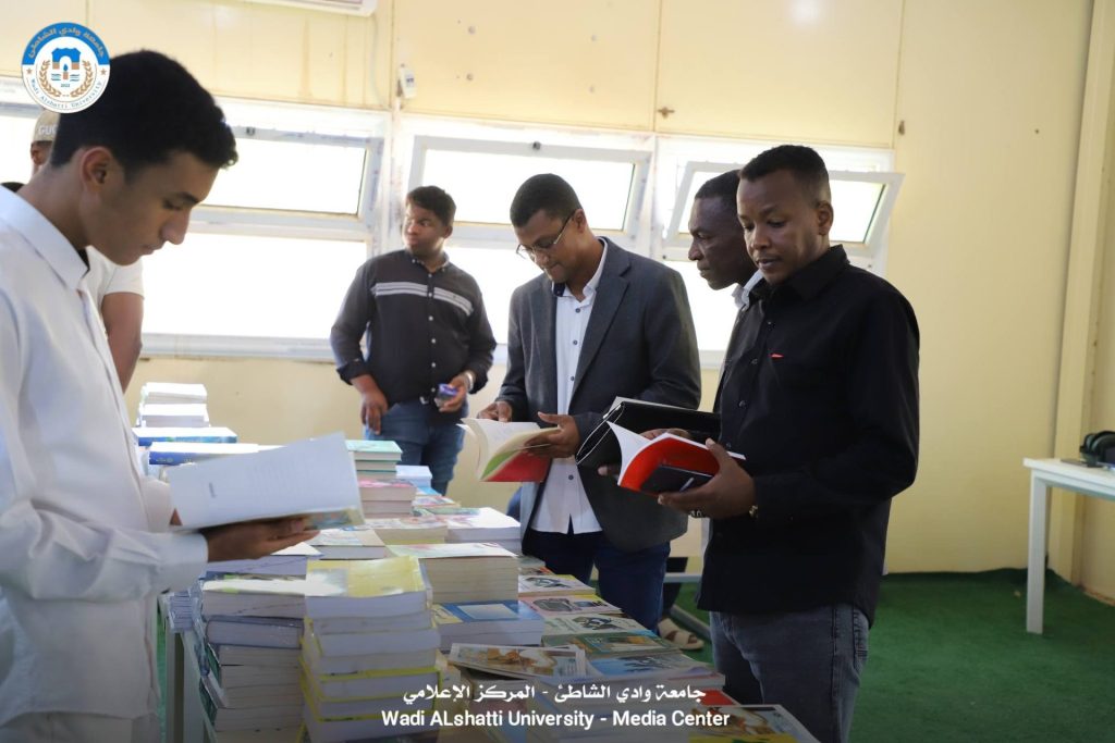 اجواء اليوم الثاني من معرض الكتاب في دورته الثالثة بجامعة وادي الشاطئ