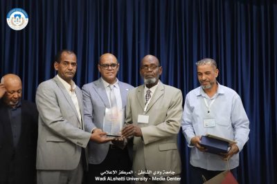 تكريم الدكتور أحمد جمعة القمودي بمناسبة تقاعده من قبل كلية التربية