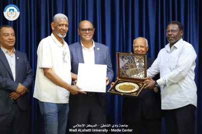 تكريم الأستاذ عبدالقادر سليمان الحداد تقديراً لمسيرة أكاديمية امتدت لخمسين عاماً من العطاء