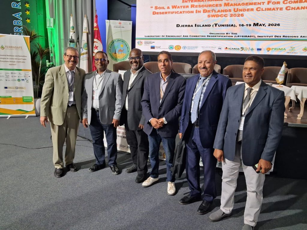 مشاركة عضو هيئة التدريس بكلية البيئة والموارد الطبيعية أ.د علي شاكي في مؤتمر دولي تونس