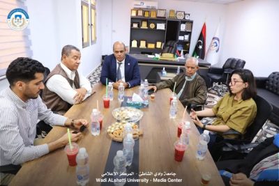 زيارة مديرة مشروع مبادرة الوفاء لفزان لبحث آفاق التعاون في التدريب وتمكين الشباب مع جامعة وادي الشاطئ