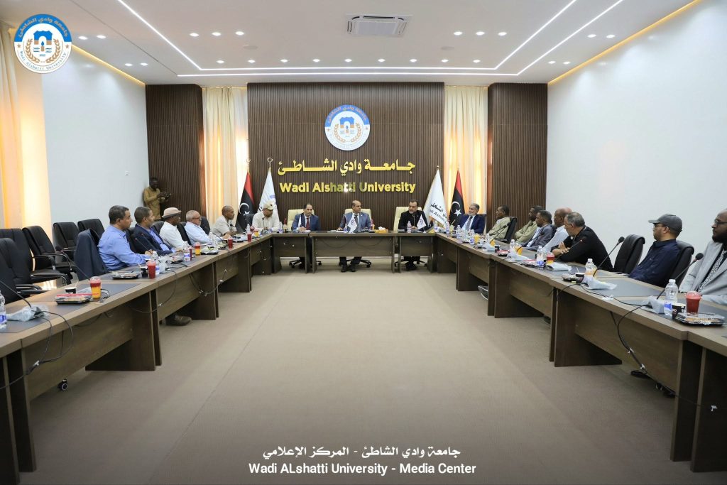 جامعة وادي الشاطئ تحتضن اجتماعاً موسعاً لتنسيق الجهود التنموية والصناعية بمنطقة وادي الشاطئ
