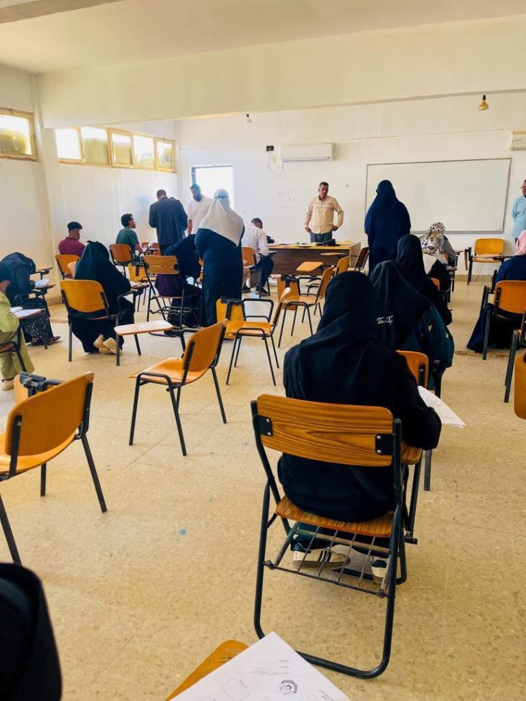 الامتحانات النهائية بكلية التربية