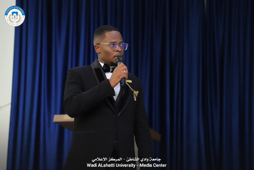 فعاليات حفل عرض ومناقشة بحوث التخرج لطلبة الدفعة الأولى بكلية تقنية المعلومات